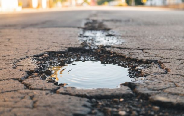 Asphaltschäden Boden 